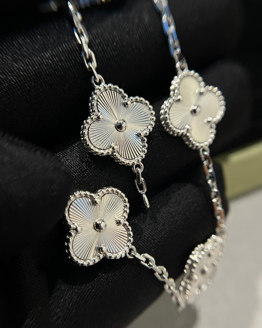 [Imperial]New  CLOVER 5 MOTIF LASER BRACELET COLLECTION