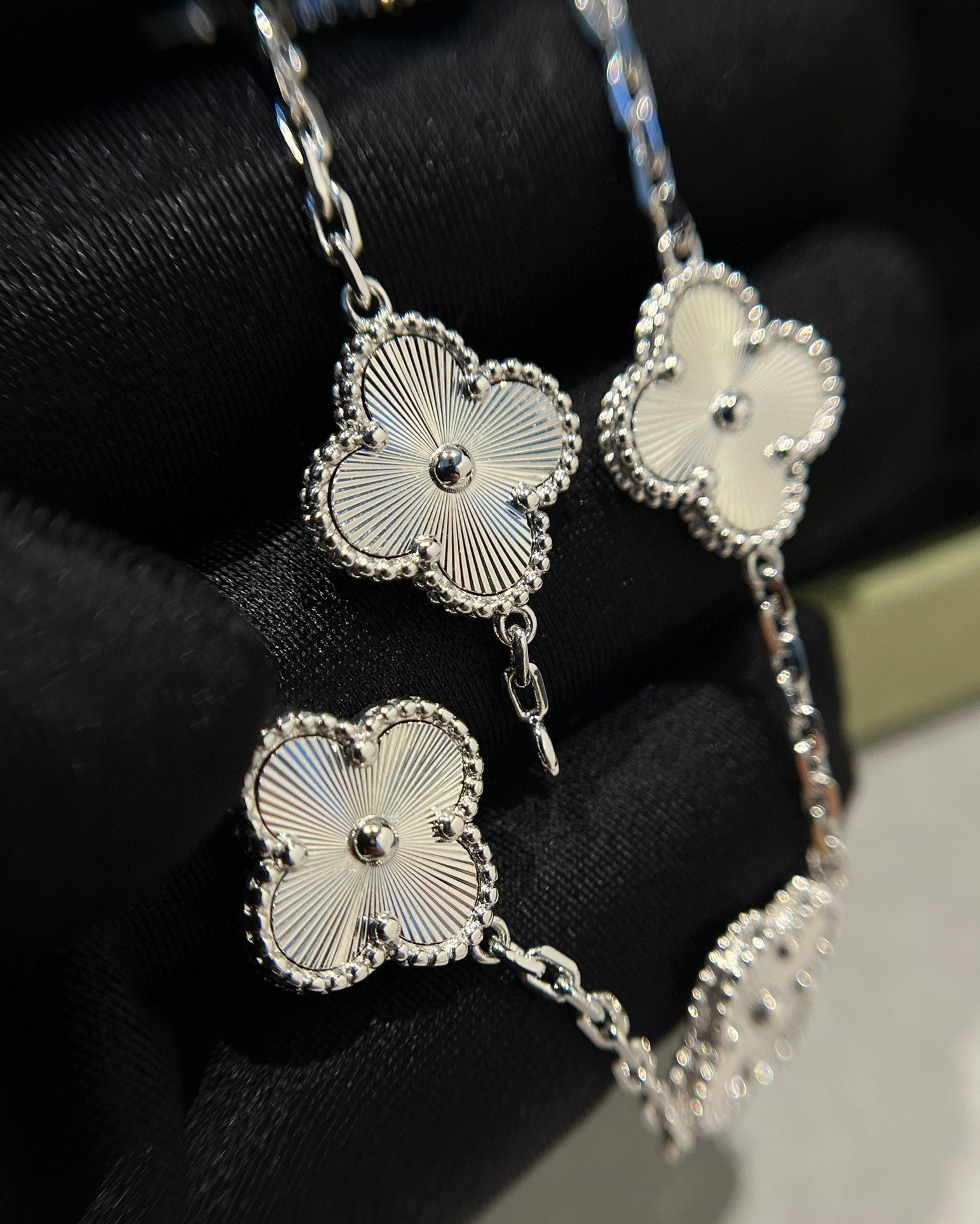 [Imperial]New  CLOVER 5 MOTIF LASER BRACELET COLLECTION