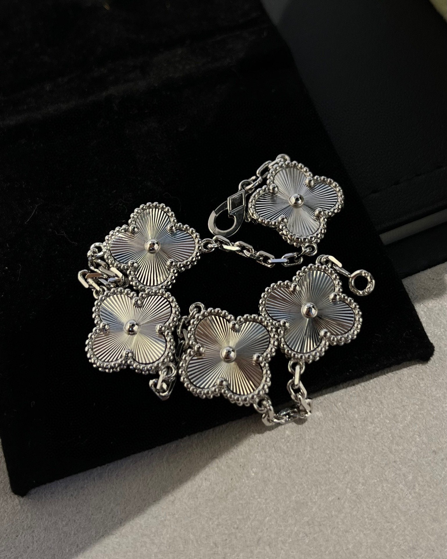 [Imperial]New  CLOVER 5 MOTIF LASER BRACELET COLLECTION