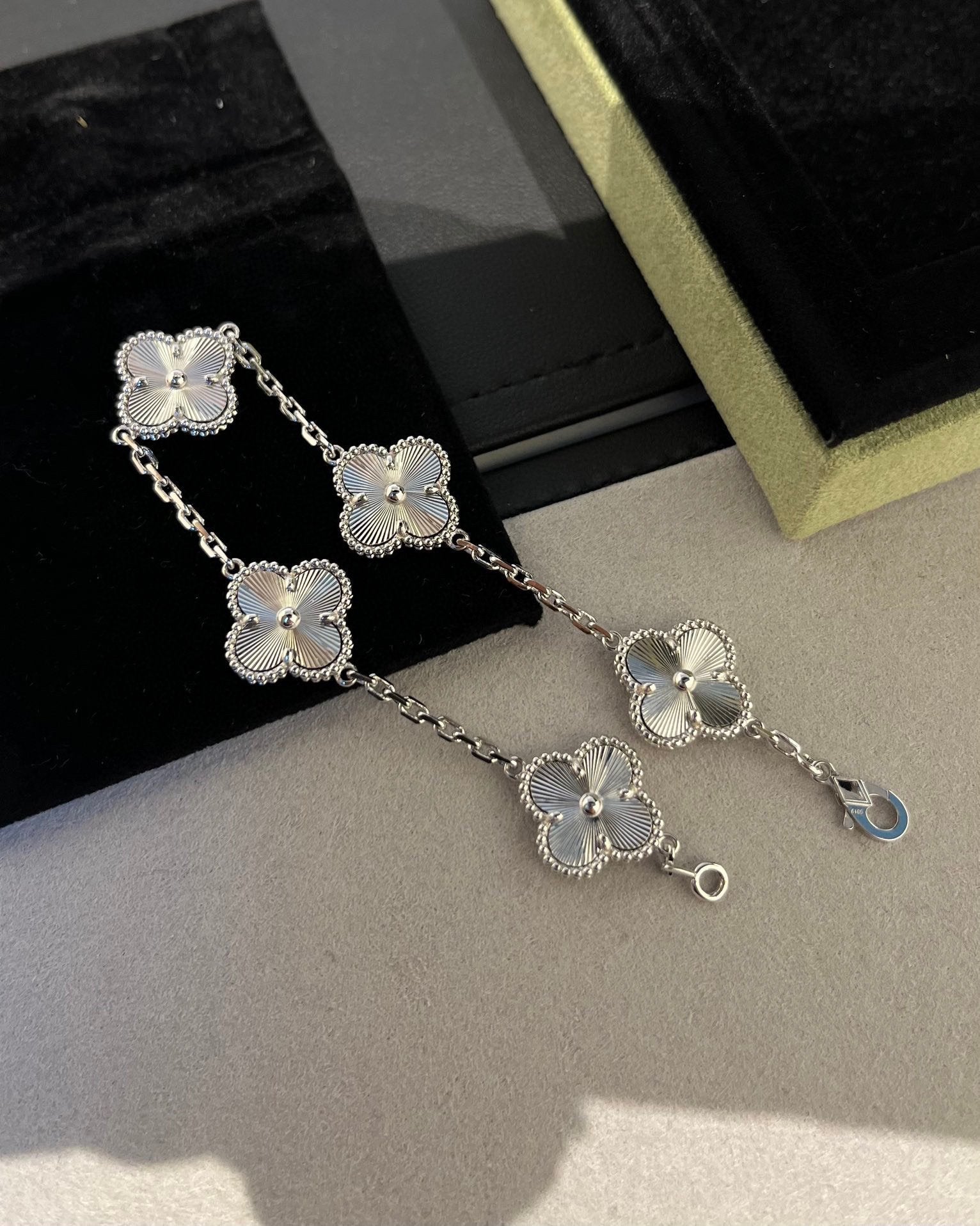 [Imperial]New  CLOVER 5 MOTIF LASER BRACELET COLLECTION