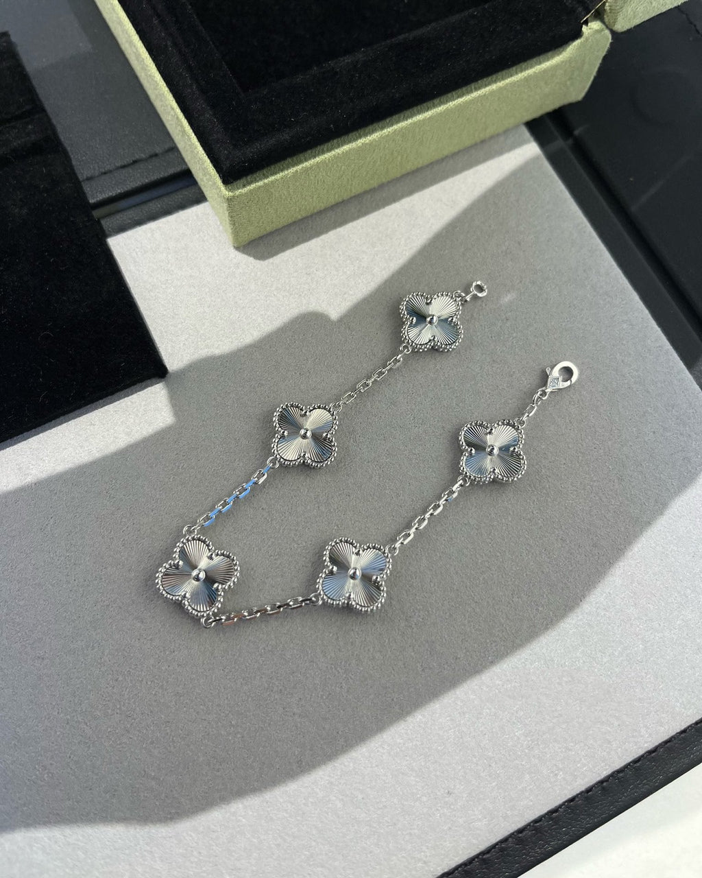 [Imperial]New  CLOVER 5 MOTIF LASER BRACELET COLLECTION